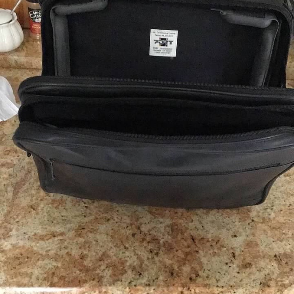 14” high, 16” wide  6” deep

Many compartments
Padded handle doe shoulder strap - Picture 4 of 4